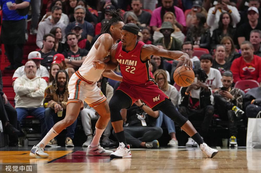 黄蜂主帅查尔斯-李：此次非洲行令我受益匪浅 很期待特雷-曼下赛季回归球场